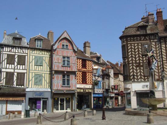 Modernite Coeur Du Centre-Ville Auxerre Exterior photo
